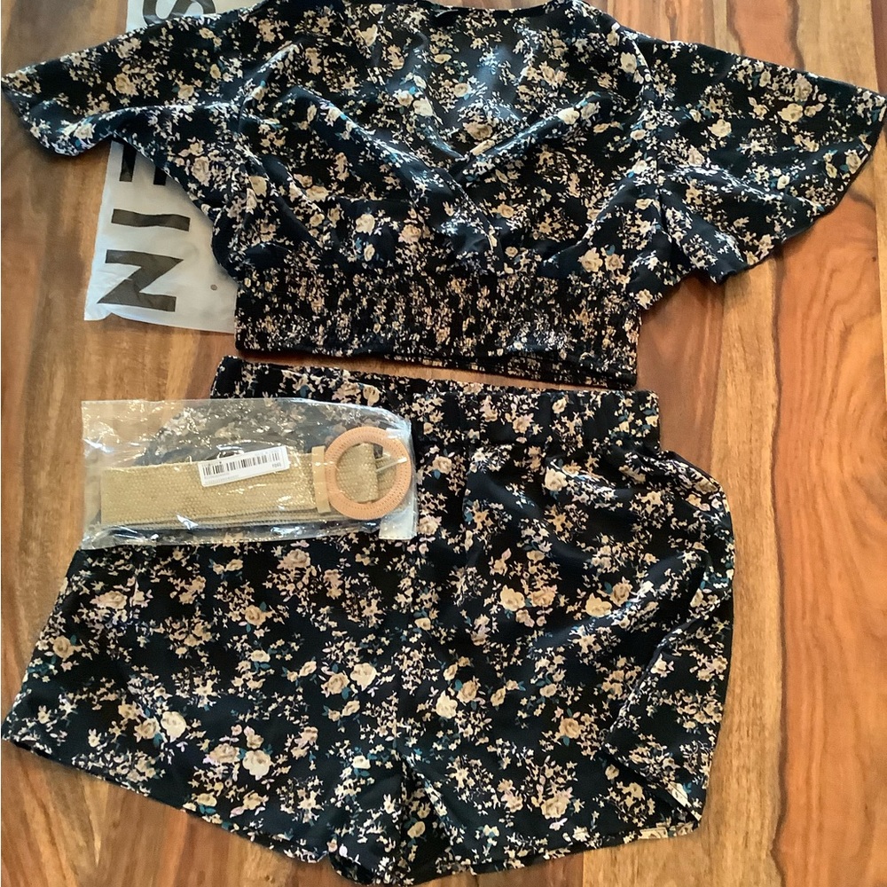 2 piece set Floral Shorts w Wrap Top size Lg w Buckle Woven Belt